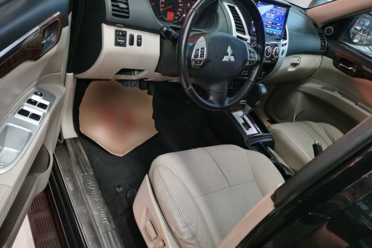 Used Mitsubishi Pajero Sport 2013 3.0L Automatic Two-Wheel Drive Luxury Edition
