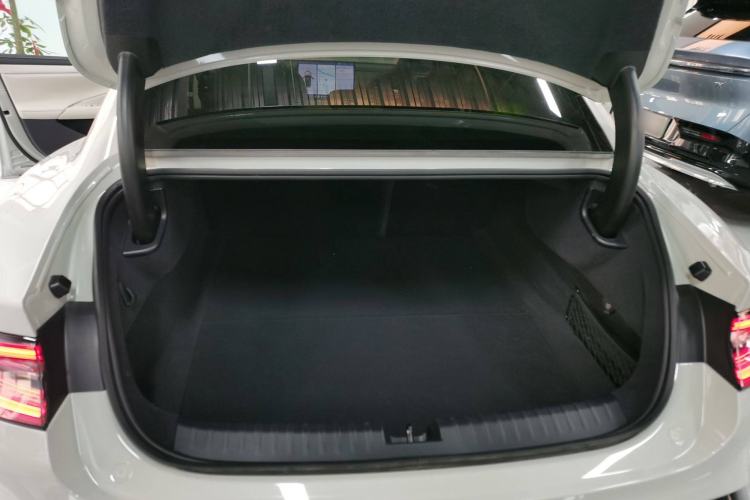 Used  SU7 2024 Rear-Drive Ultra-Long Range Advanced Pro-Level Intelligent Driving Version
