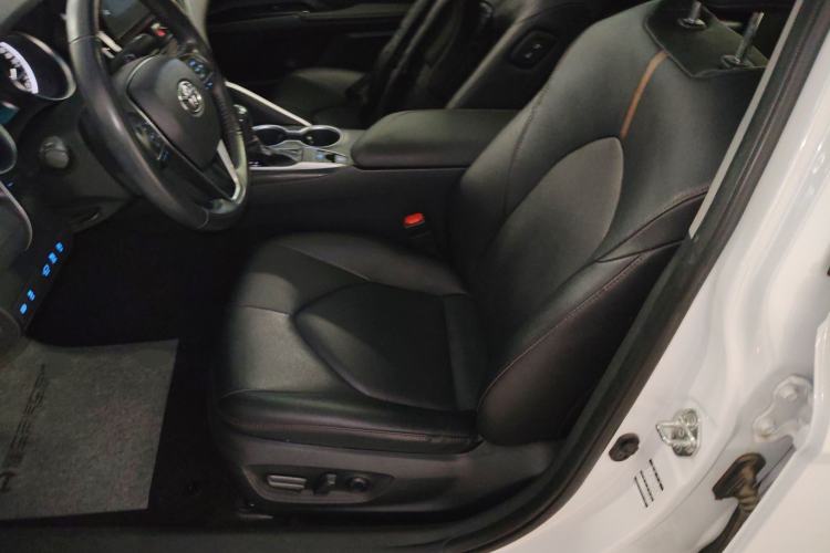 Used Toyota Camry 2021 2.0G Luxury Edition
