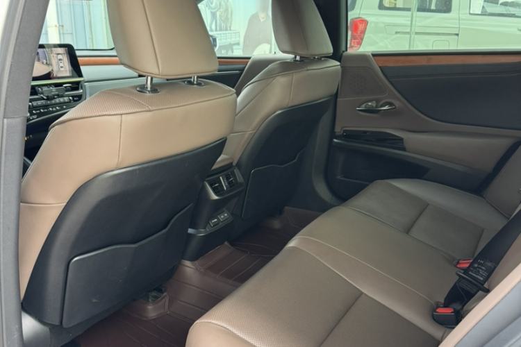 Used Lexus ES 2022 200 Excellence Edition
