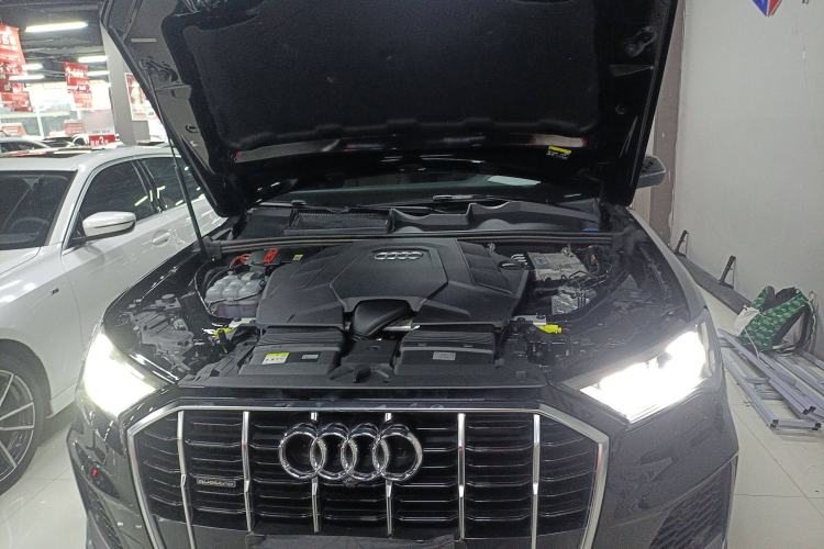 Used Audi Q7 2022 55 TFSI quattro S line Sport model
