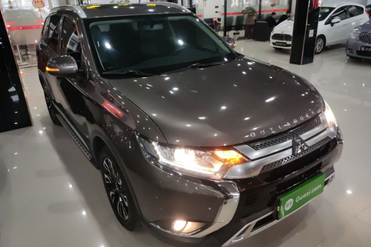 Used Mitsubishi Outlander 2019 2.0L Two-Wheel Drive Comfort Edition 5 Seats China VI Standard