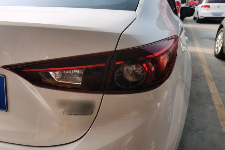 Used Mazda Mazda 3 Axela 2016 Sedan 1.5L Automatic Luxury Model
