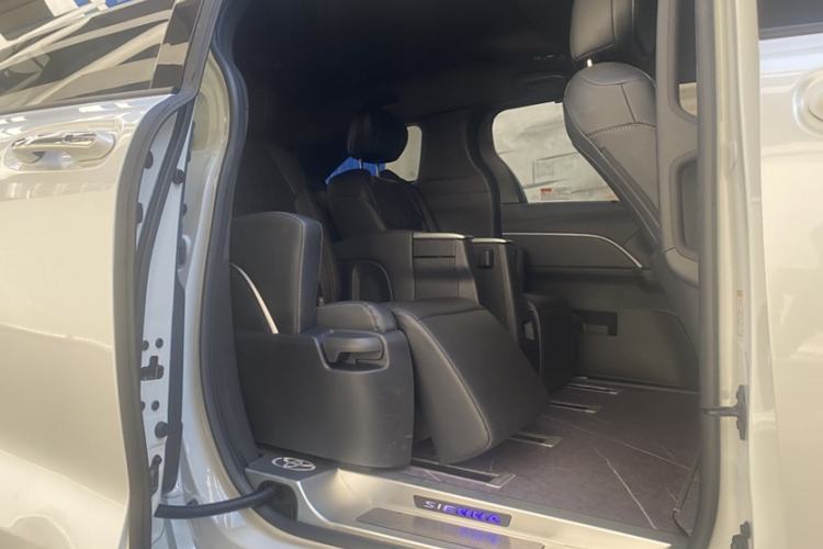 Used Toyota Sienna 2024 2.5L Hybrid Prestige Deluxe Edition
