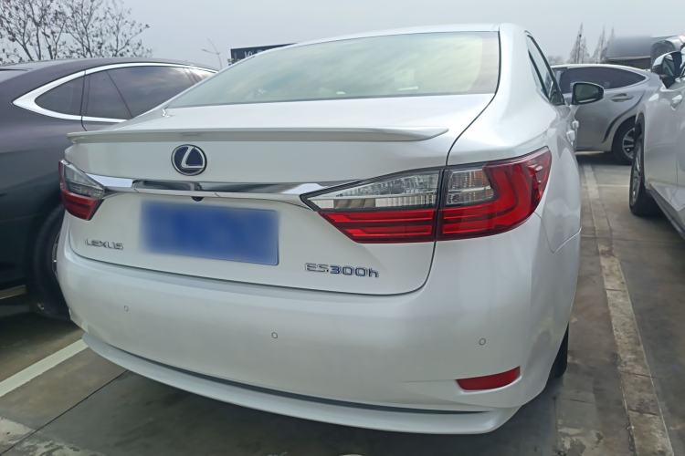 Used Lexus ES 2015 300h Comfort Edition
