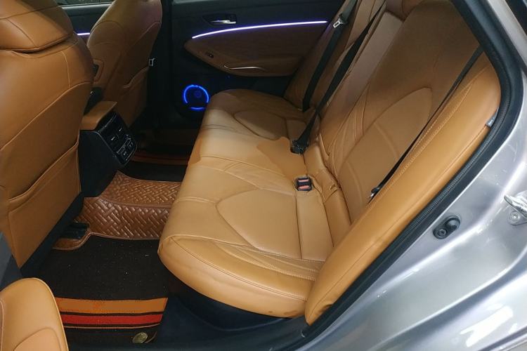 Used Toyota Avalon 2019 Dual-Engine 2.5L XLE Prestige Version China VI Standard
