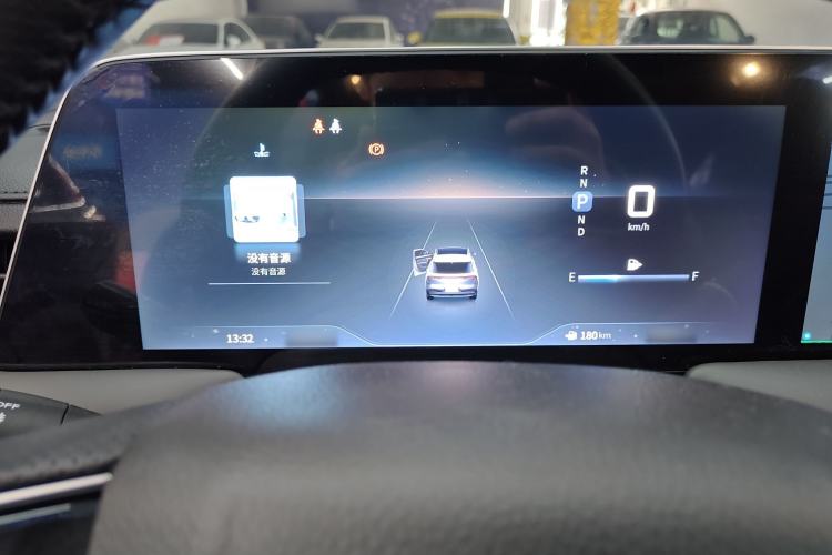 Used Venucia V 2022 260T Black Horse Edition · Idol
