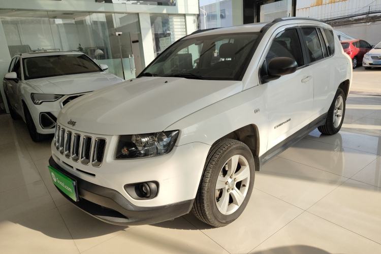 Used  Compass 2015 2.0L two-wheel drive sport version