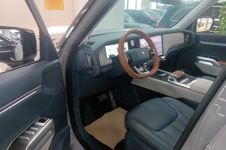 Used  G318 2024 Four-Wheel-Drive Air Suspension Model