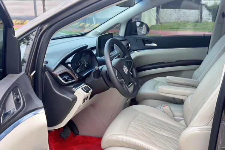 Used Buick GL8 2023 Land Executive Class Comfort Model