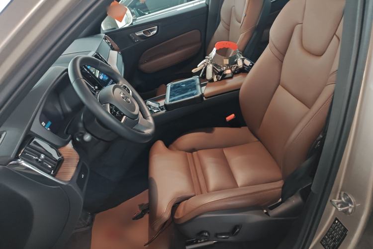 Used Volvo XC60 2025 B5 Four-Wheel Drive Smart & Advanced Luxury Edition
