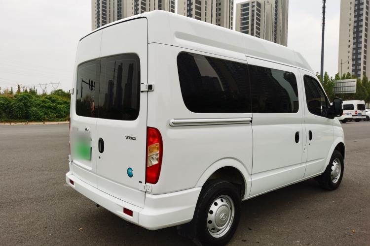 Used SAIC MAXUS Xintu V80 2023 2.0T Manual Classic Aoyuntong Short Wheelbase Mid-Roof 7/8/9-Seater