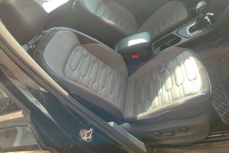 Used Volkswagen Tiguan L 2023 330TSI Automatic Two-Wheel Drive R-Line Flagship Edition
