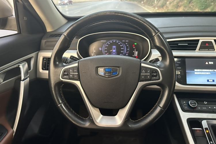 Used Geely Auto Emgrand X7 Sport 2018 1.8TD Automatic Two-Wheel Drive ZhiZun Model with 4G Connectivity
