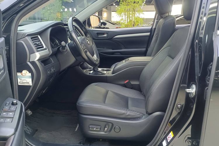 Used Toyota Highlander 2018 2.0T Four-Wheel Drive Luxury Edition 7 Seats China V Emission Standard
