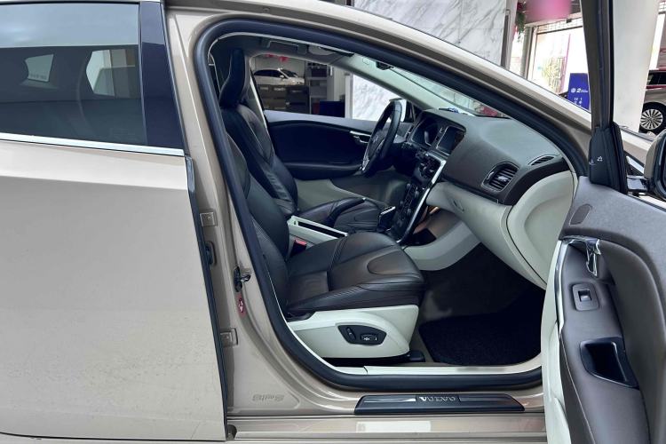 Used Volvo V40 2013 2.0T Zhiya Edition