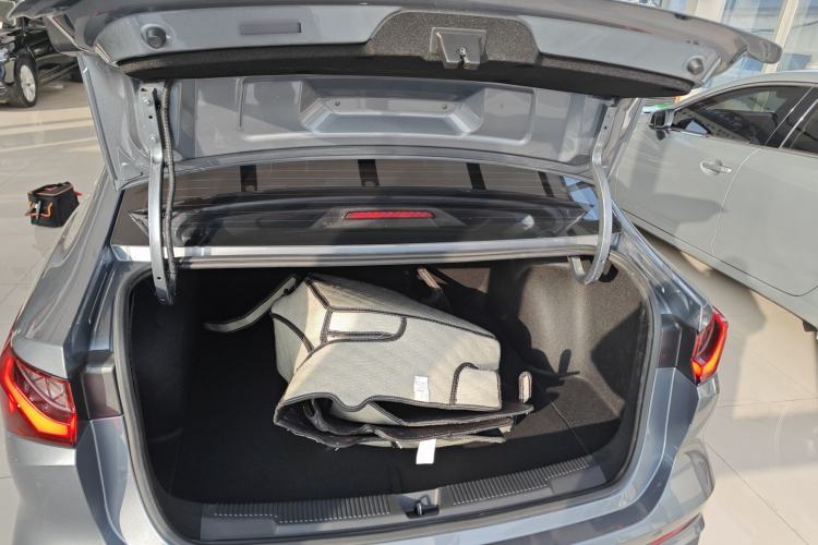 Used Roewe i5 2023 1.5L CVT Luxury Edition
