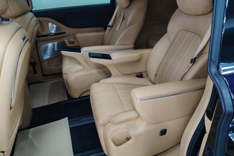 Used VOYAH Dream 2025 PHEV Four-Wheel Drive Prestige Kunpeng Edition
