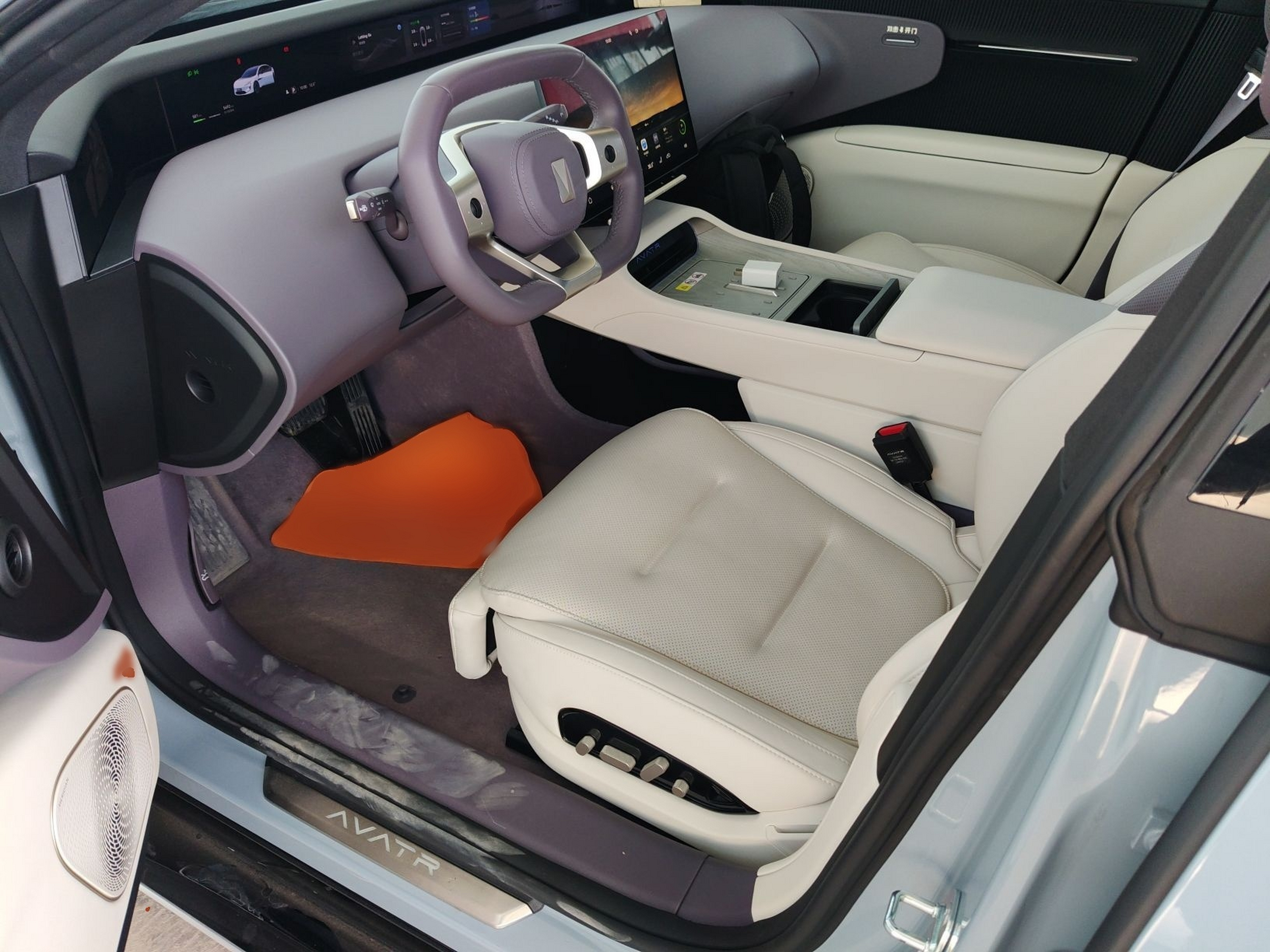 المقاعد الأمامية داخل السيارة