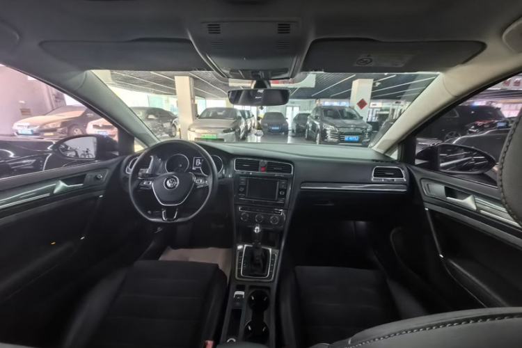 Used Volkswagen Golf 2018 230TSI Automatic Luxury Version