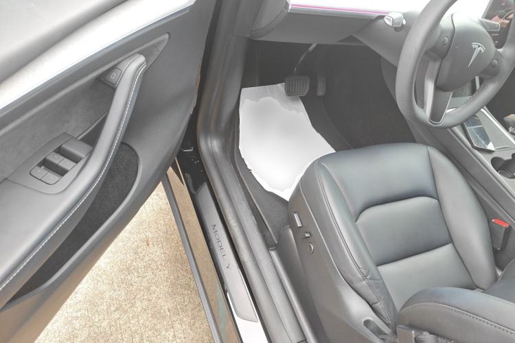 Used Tesla Model Y 2023 Rear-Wheel-Drive Version
