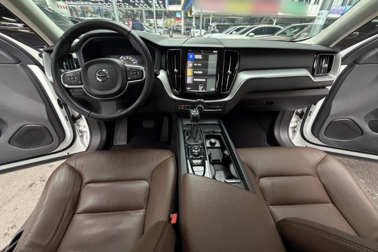 Used Volvo XC60 2019 T5 4x4 Smart Edition China VI Standard