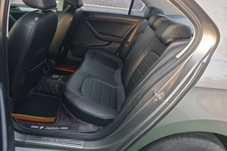 Used Volkswagen Jetta 2015 1.6L Automatic Fashion Model
