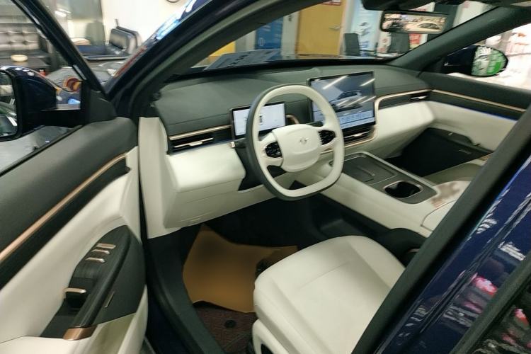 Used  eπ008 2024 636Max All-Electric Version 6 Seats