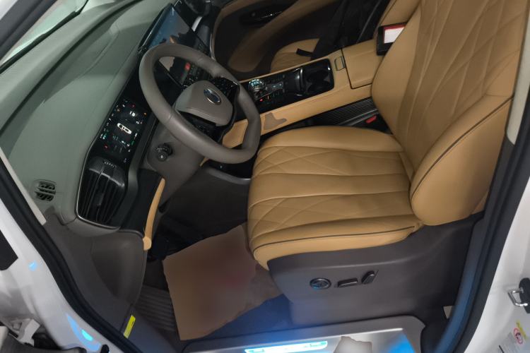 Used Denza D9 2022 DM-i 970 Four-Wheel Drive Flagship Model
