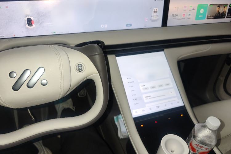 Used  LS7 2023 100kWh Pro All-Wheel-Drive Version
