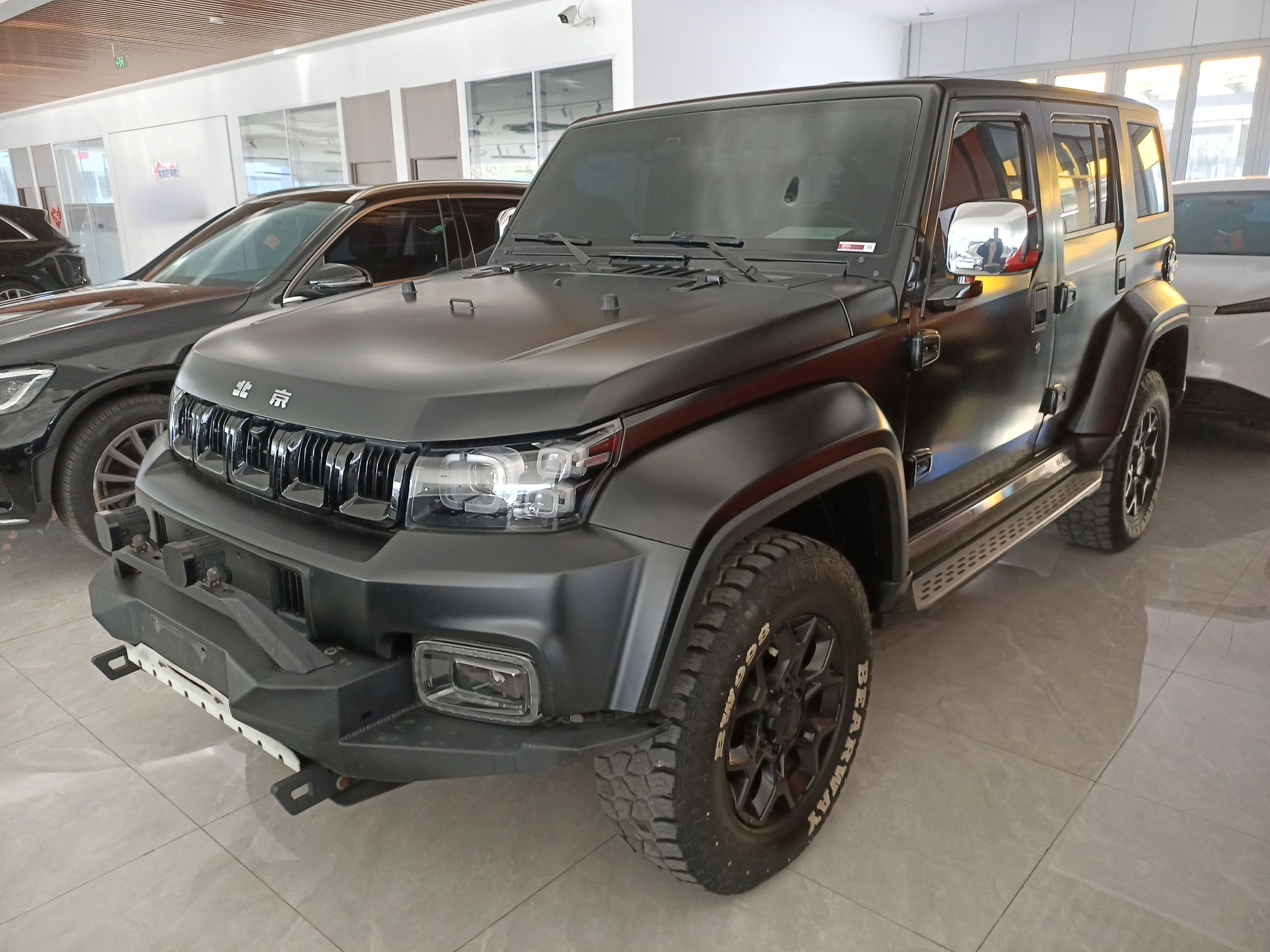 Под передней частью автомобиля