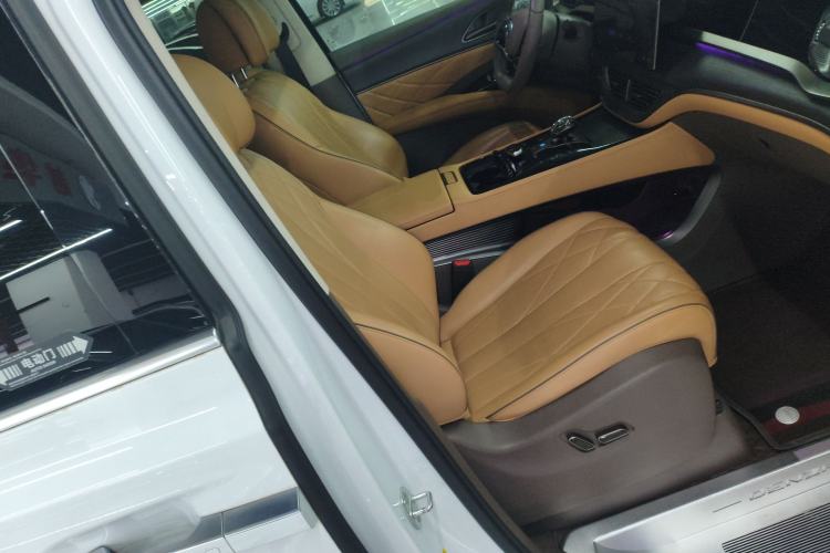 Used Denza D9 2022 DM-i 970 Four-Wheel Drive Flagship Model
