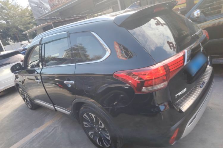 Used Mitsubishi Outlander 2019 2.4L 4x4 Zhi Xiang Edition 7 Seats China VI Standard

