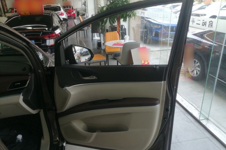 Used Buick GL8 2022 Land Cruiser Executive Class 652T Comfort Model
