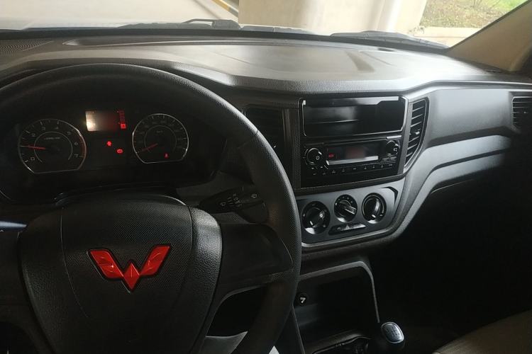 Used Wuling Hongguang V 2021 1.5L Jingqu Edition Enclosed-Window Vehicle LAR
