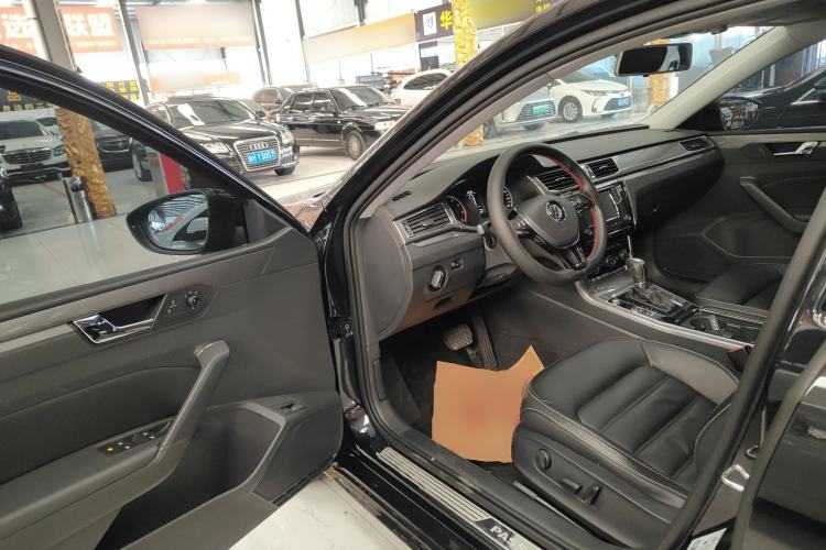 Used Volkswagen Passat 2017 330TSI DSG Luxury Edition
