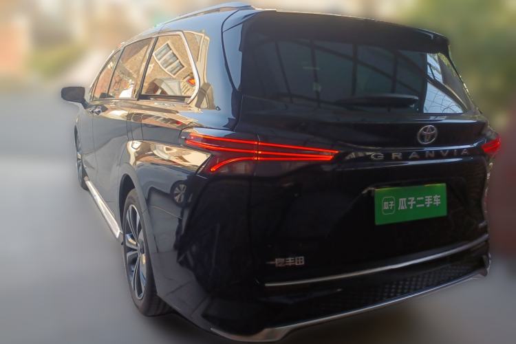 Used Toyota Granvia 2023 2.5L Hybrid Flagship VIP Edition
