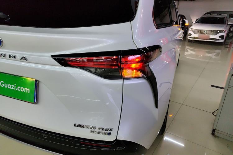 Used Toyota Sienna 2023 2.5L Hybrid Ultimate Edition