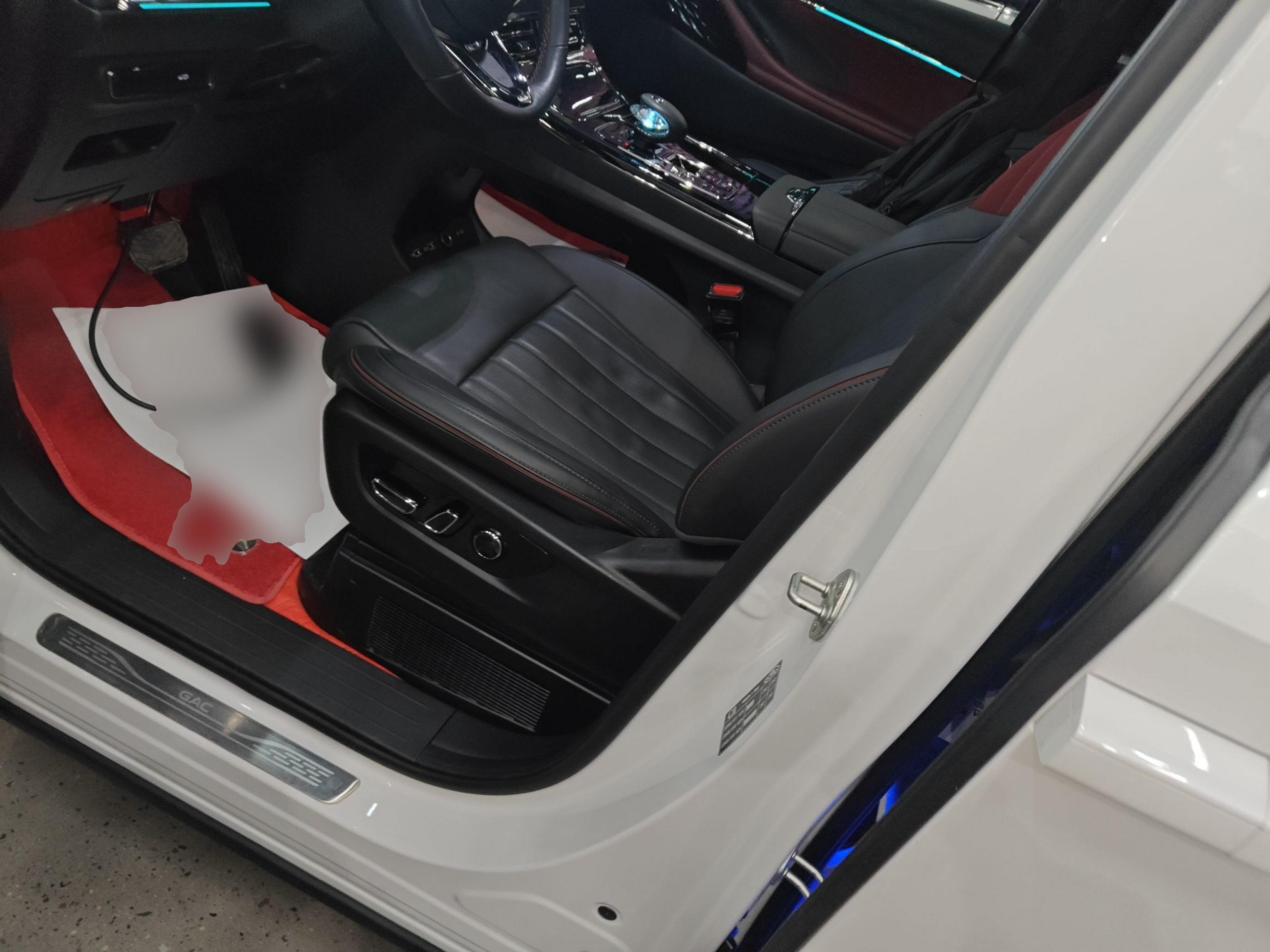 Переднее сиденье в автомобиле