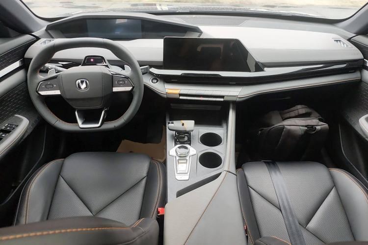 Used Changan UNI-V 2022 1.5T Prestige Version