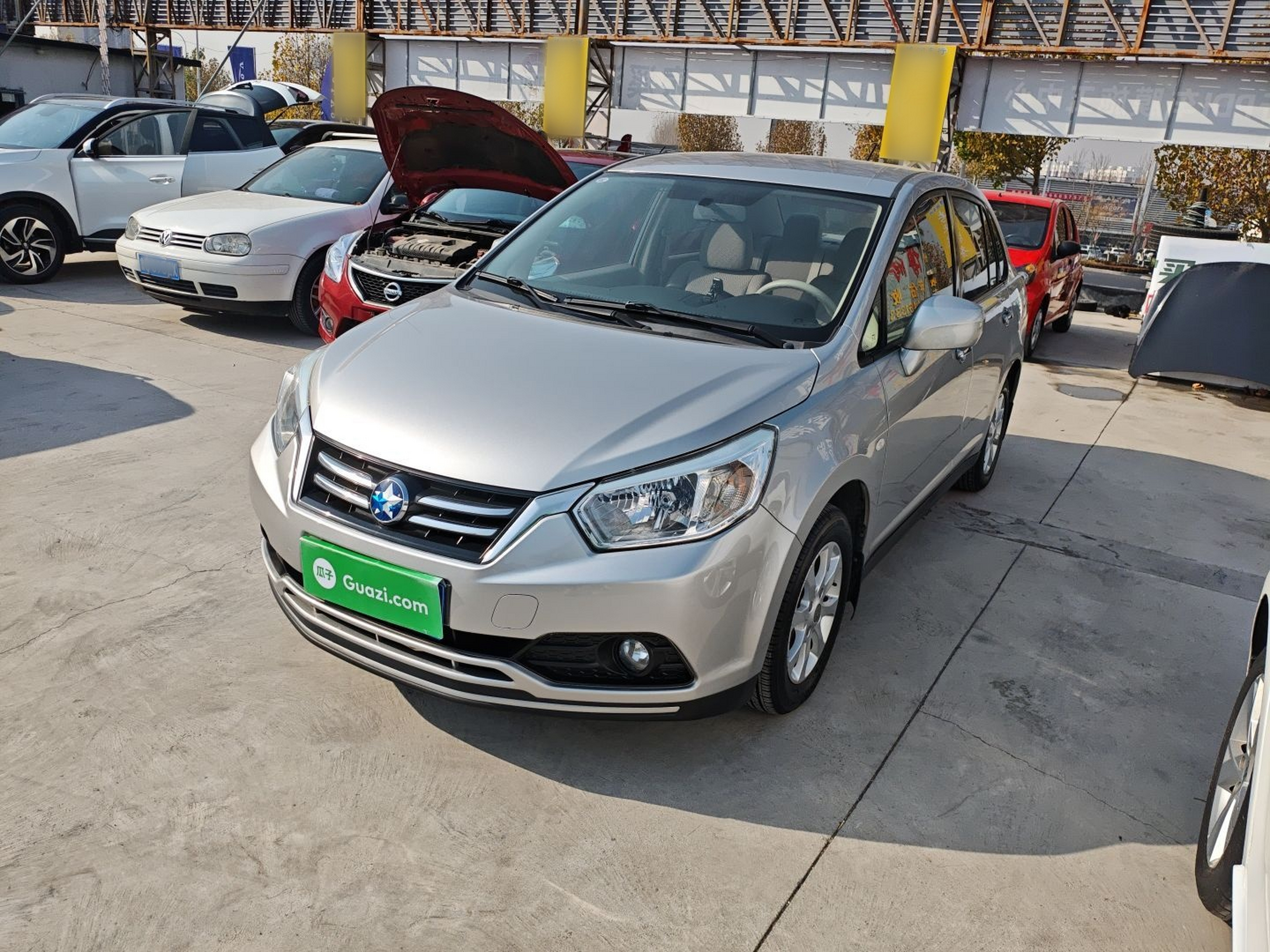 Под передней частью автомобиля