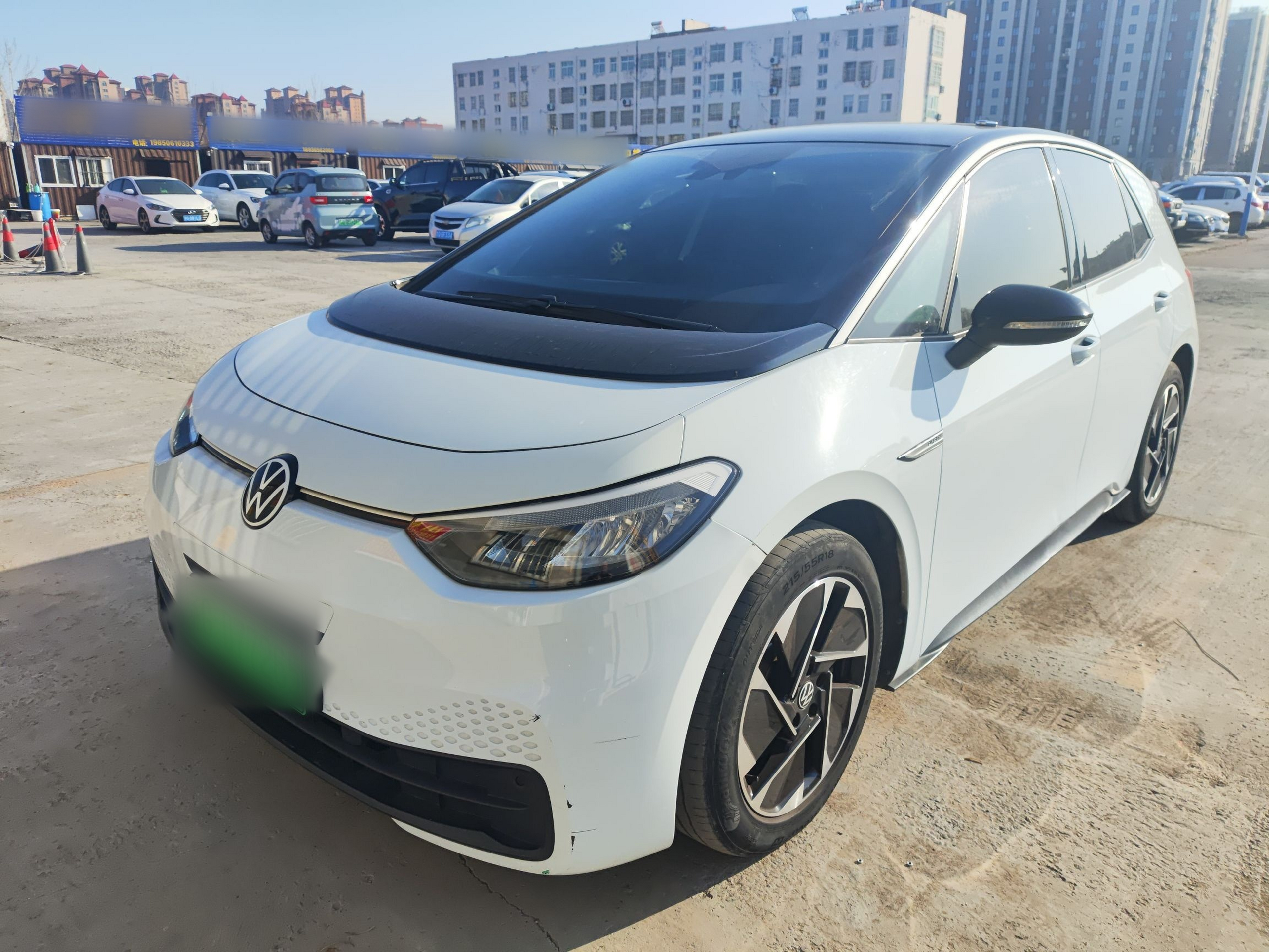 Под передней частью автомобиля