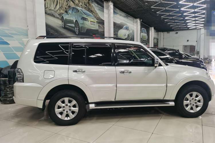 Used Mitsubishi Pajero 2018 3.0L Automatic Luxury Edition

