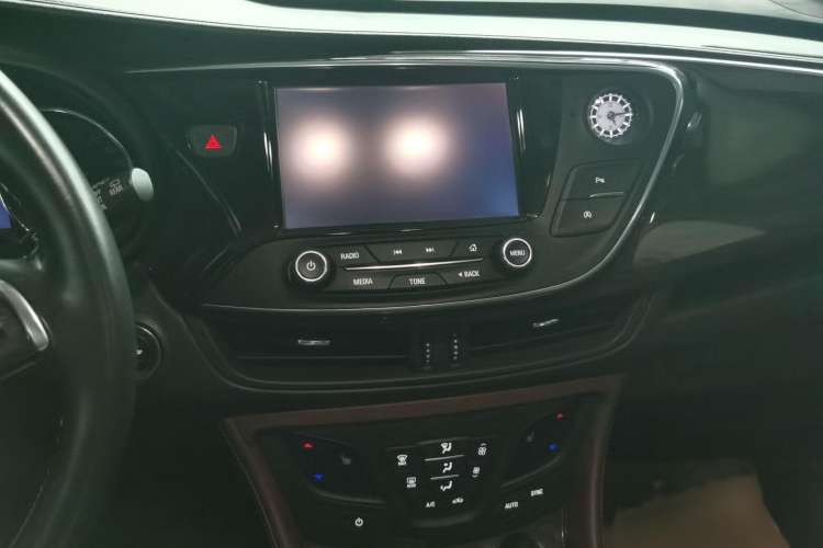 Used Buick Envision 2018 20T Two-Wheel-Drive Elite Model
