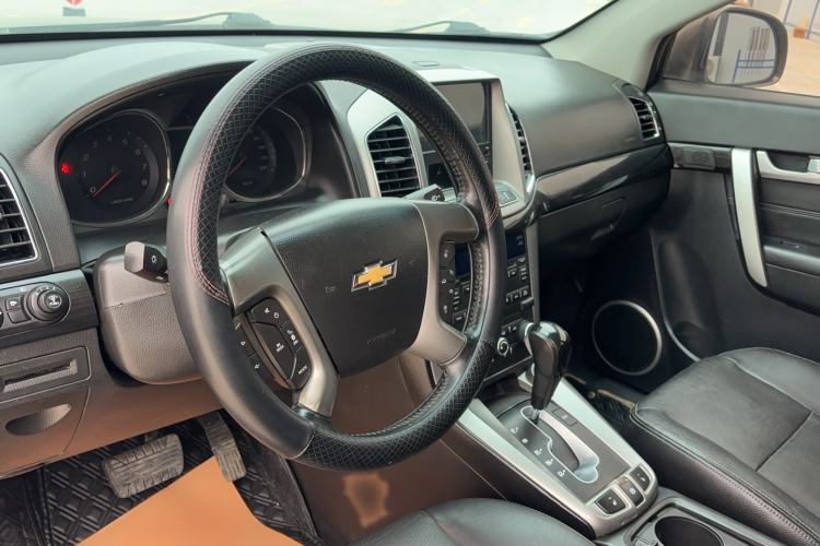 Used Chevrolet Captiva 2017 2.4L 4x4 Flagship Edition 7-Seater
