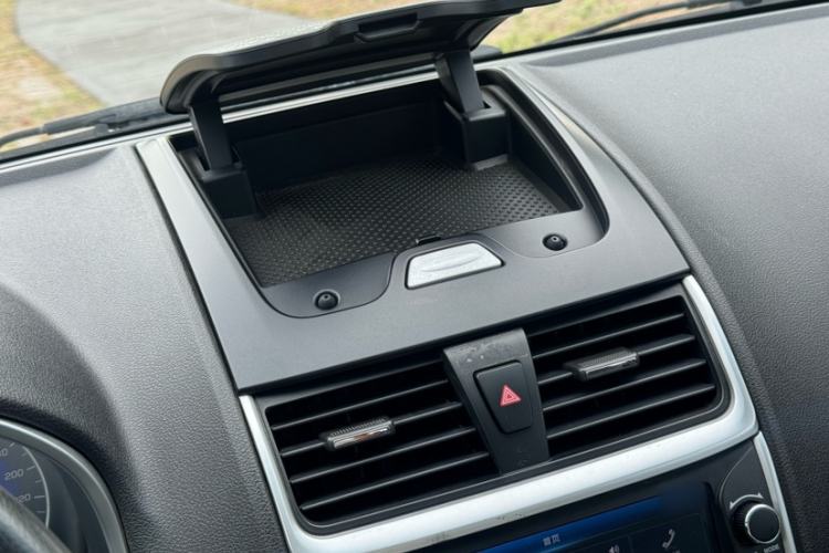 Used Geely Auto Emgrand 2016 Sedan 1.5L CVT Upward Version
