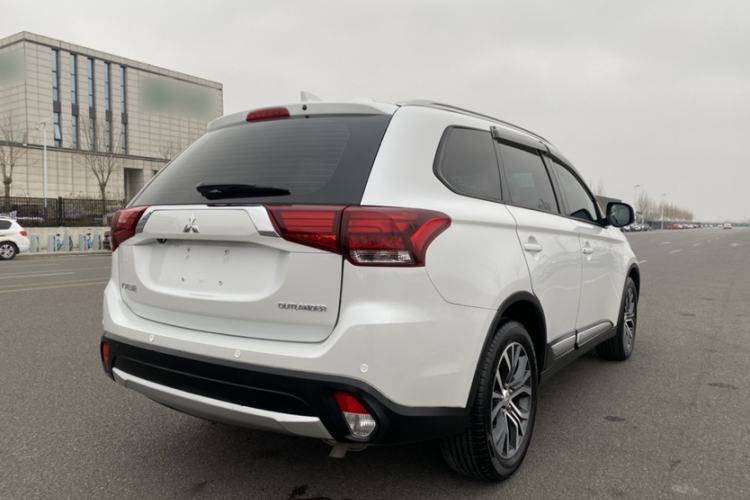 Used Mitsubishi Outlander 2018 2.0L Two-Wheel Drive Glory Edition 5 Seats