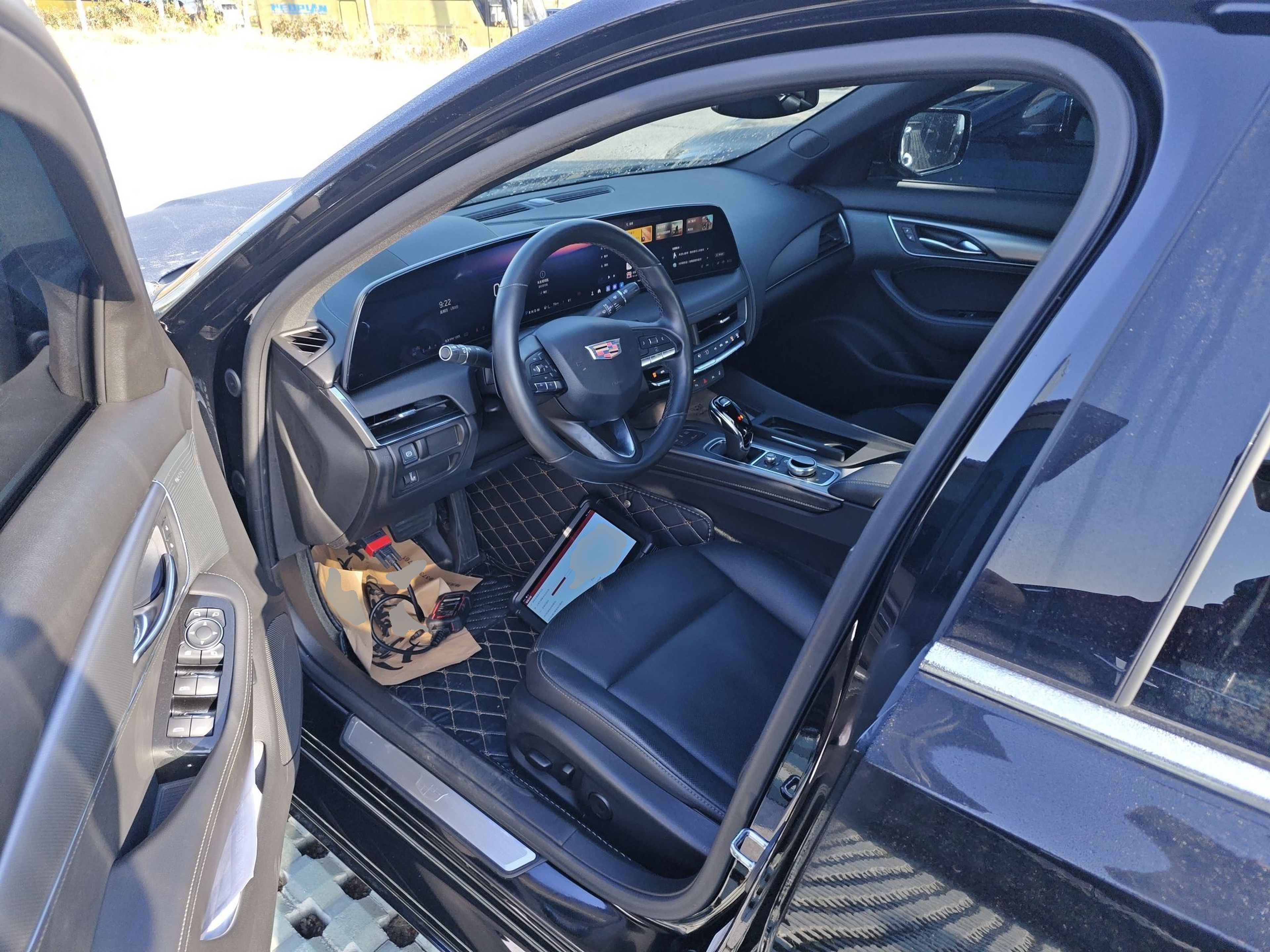 المقاعد الأمامية داخل السيارة