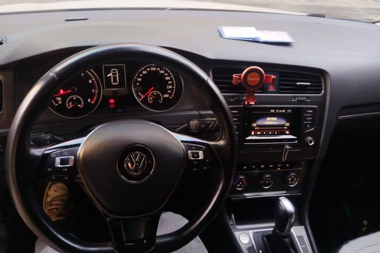 Used Volkswagen Golf 2016 230TSI Automatic Luxury Version
