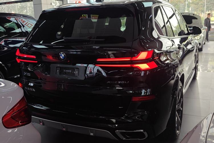 Used BMW X5 2023 xDrive 30Li Luxury M Sport Package